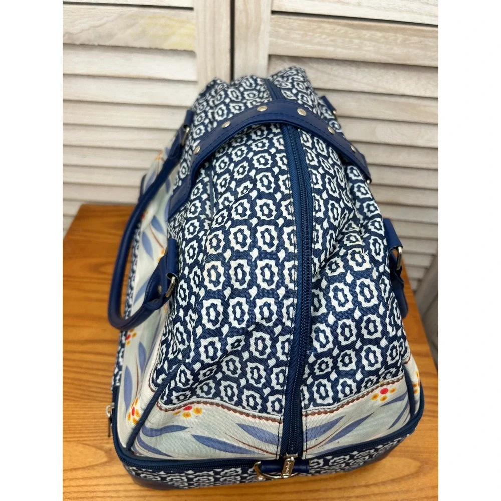 Temptations Insulated Casserole Carrier Old World Blue Floral Dish Picnic Travel
